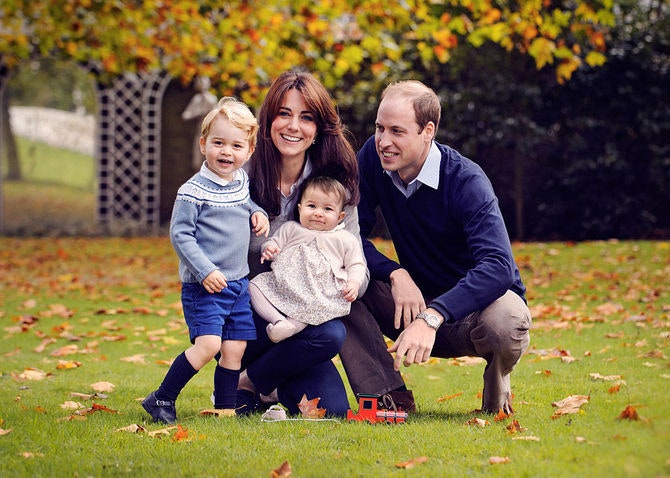 Новый портрет герцогини Кэтрин и принца Уильяма с детьми