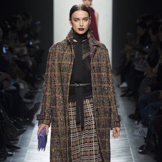 Неделя моды в Милане: Ирина Шейк на показе Bottega Veneta