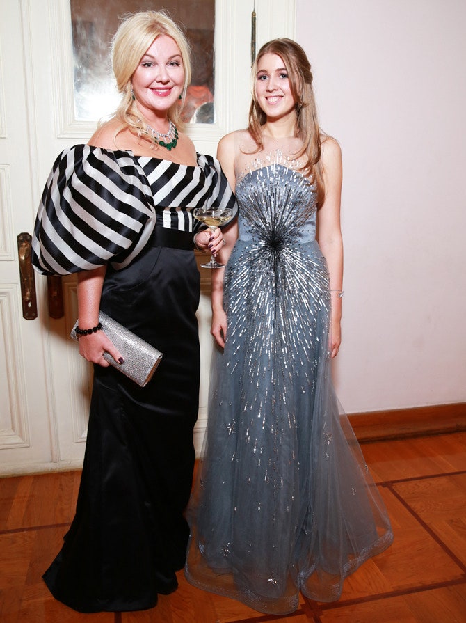 Юлия Янина и Екатерина Деллос в платье Yanina Couture
