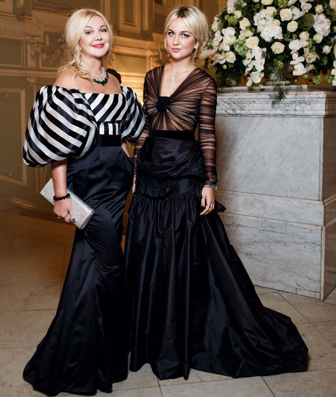 Юлия и Дарья Янины в платьях Yanina Couture
