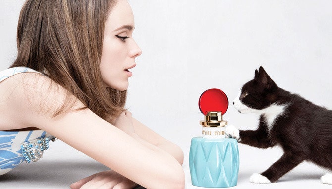 Актриса Стейси Мартин в рекламной кампании аромата Miu Miu от Mu Miu
