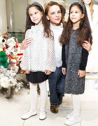 Ксения Князева с дочерьми.
