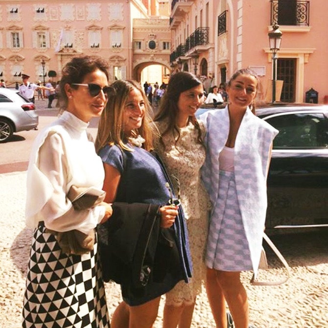 Беременная Соня с сестрой и подругами в Ницце