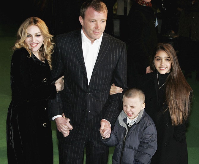 Рокко с мамой отцом и сестрой Лурдес на премьере «Артура и минипутов» в 2007 году