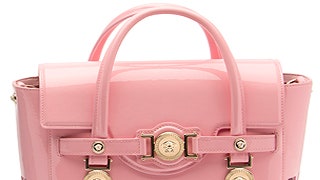 Versace летняя коллекция аксессуаров розового и голубого цвета | Tatler