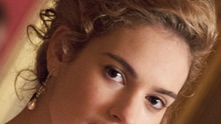 Лили Джеймс в роли Наташи Ростовой фото актрисы в образе героини нового фильма | Tatler