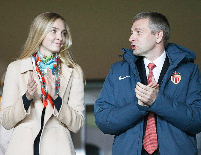 Анна Барсукова и Дмитрий Рыболовлев на трибуне стадиона в Монако