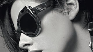 Чернобелое кино Кристен Стюарт в рекламе очков Chanel
