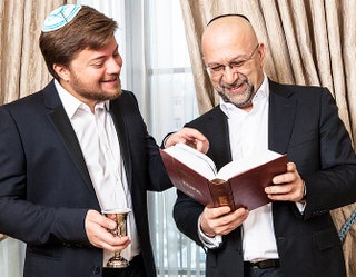 Иван Парфенов и Михаил Бройтман читают Тору.