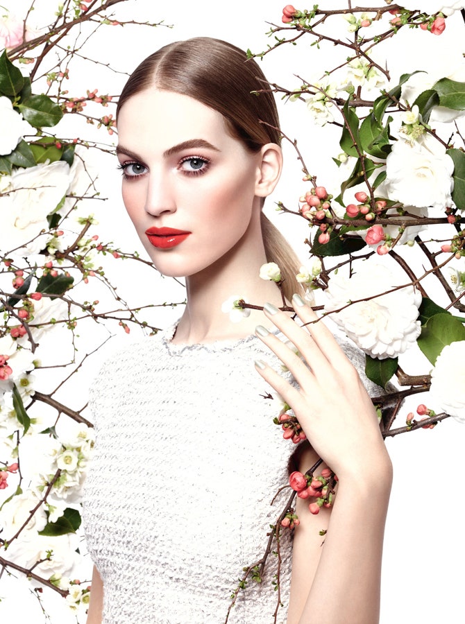 Reverie Parisienne от Chanel  весенняя коллекция макияжа помада румяна тени лак | Tatler