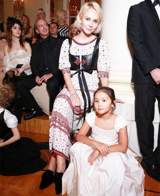 Ольга Карпуть в Chanel с дочерью Соней.