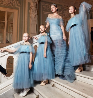 Ольга Томпсон с дочерьми в Yanina Couture.
