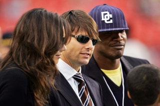 Кэти Холмс Том Круз и Джейми Фокс на футбольном матче в 2006 году.