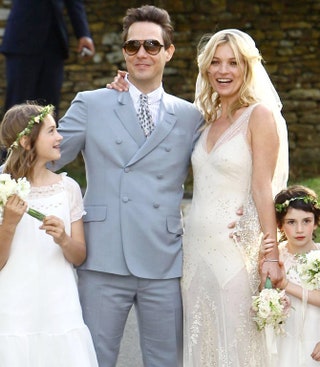 Кейт Мосс и Джейми Хинс в день свадьбы .