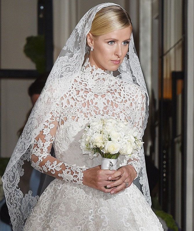 31летняя невеста Ники Хилтон на пороге лондонского отеля Claridge's