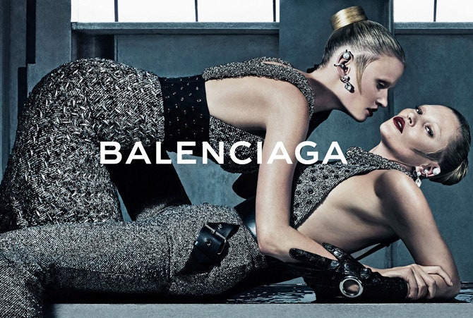 Какие нежности Кейт Мосс и Лара Стоун в рекламе Balenciaga