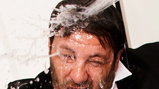 Сергей Минаев принял душ на съемке Tatler