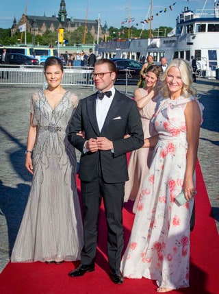 Кронпринцесса Швеции Виктория с супругом Даниэлем и кронпринцесса Норвегии МеттеМарит.