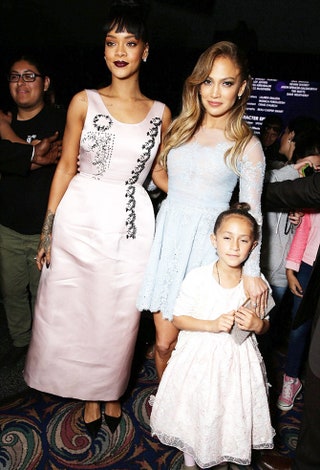 Рианна и Дженнифер Лопес с дочерью Эммой.