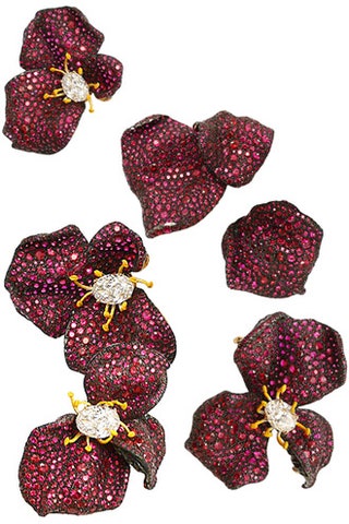Брошь и кольцо Cindy Chao The Art Jewel с рубинами.