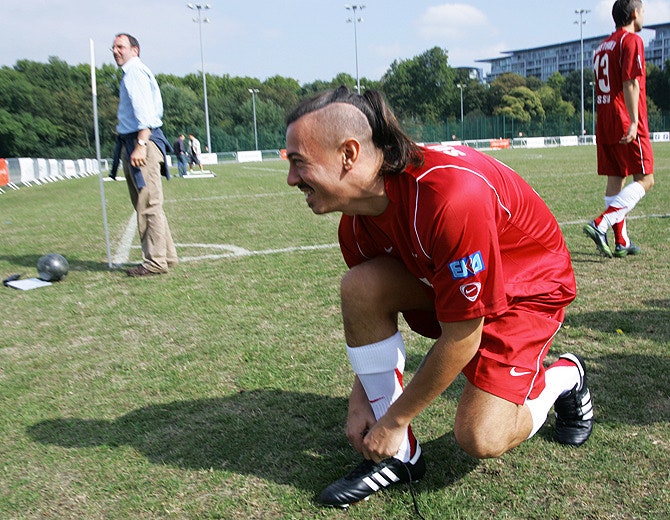 Денис Симачев на футбольном матче в поддержку фонда «Подари жизнь» в Лондоне