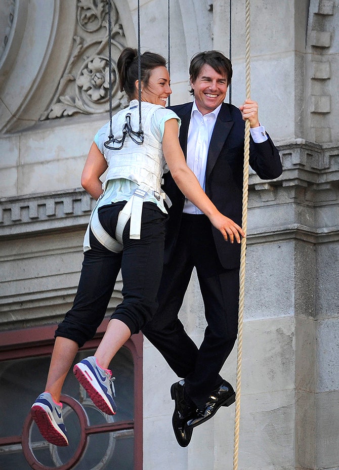 Том Круз и девушкакаскадер на съемках сцены у Венской оперы