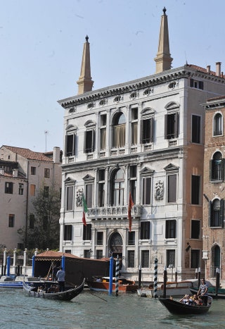 Отель Palazzo Papadopoli где состоялось бракосочетание.