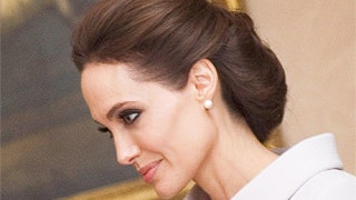 Анджелина Джоли получила от королевы Елизаветы II титул дамы
