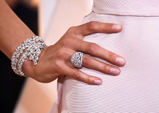 Платиновый браслет с бриллиантами  и платиновое кольцо с бриллиантами  Harry Winston.