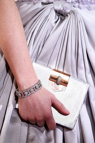 Винтажный бриллиантовый браслет и атласный клатч Van Cleef  Arpels.