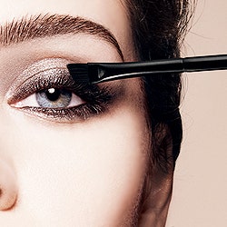 Закулисные игры: подиумная коллекция макияжа Giorgio Armani
