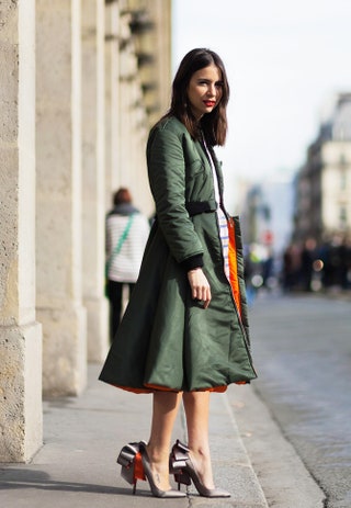 Наталья Гольденберг в пальто Dior и туфлях Christian Louboutin.