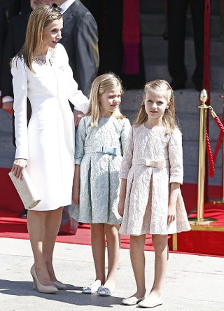 Новая королева Испании Летисия с дочерьми Еленой и Софией.