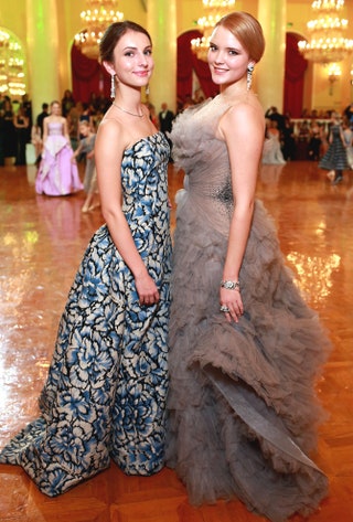 Антонина Грымова в платье Carolina Herrera и Мария Дунаевская в платье Yanina Couture.