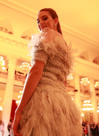 Анна Табакова в платье Chanel Haute Couture.