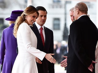 Анхелика Ривера ее супруг президент Мексики Энрике Пенья Ньето и Филипп герцог Эдинбургский.