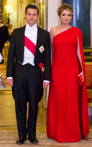 Президент Мексики Энрике Пенья Ньето и его жена Анхелика Ривера.