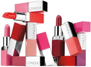 Помада Pop Lip Colour and Primer от Clinique игривые цвета в сочетании с праймером который разглаживает губы делает их...