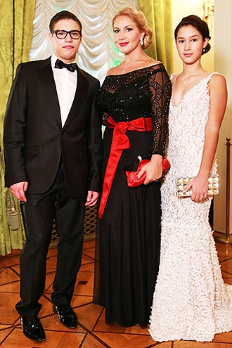 Антон Немцов с мамой и сестрой