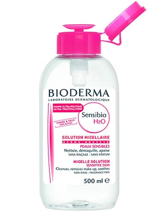 Любимый уход «Я помешана на очищении кожи. Где бы ни находилась раз в день протираю лицо мицеллярной водой Bioderma...».