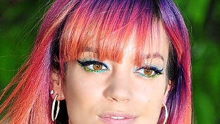 Макияж в стиле попарт с цветными стрелками на фото Ольги Шелест Люпиты Нионго и других | Tatler