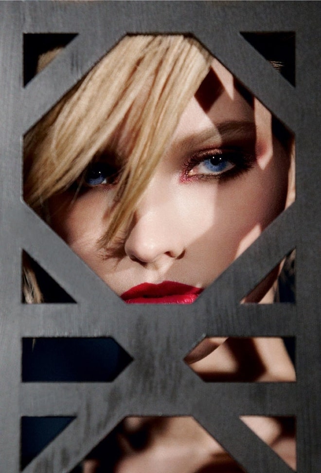 Саша Лусс в рекламе коллекции макияжа Dior