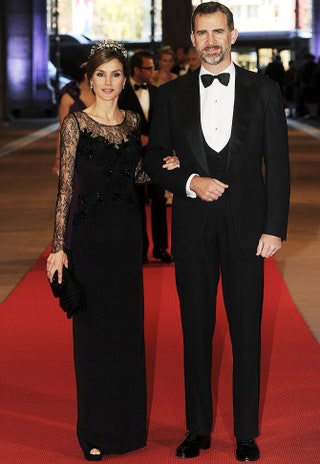 В платье Felipe Varela с отделкой из кружева Шантильи.
