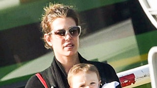 Шарлотта Казираги с сыном в аэропорту