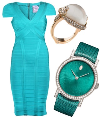 Бандажное платье Layton от Herve Leger кольцо с лунным камнем и бриллиантами часы Delaneau Rondo  из бутика Ambassad.