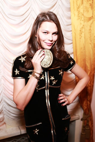 Модель Ирина Водолазова в платье Chanel.
