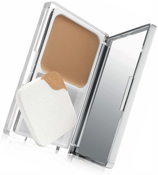 Компактная пудра AntiBlemish Solutions Powder Makeup от Clinique для проблемной кожи.