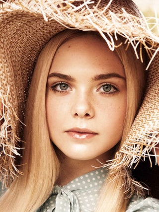 На съемках для Teen Vogue юная Элли Фаннинг примерила естественный макияж «нарисованный» Ядимом.