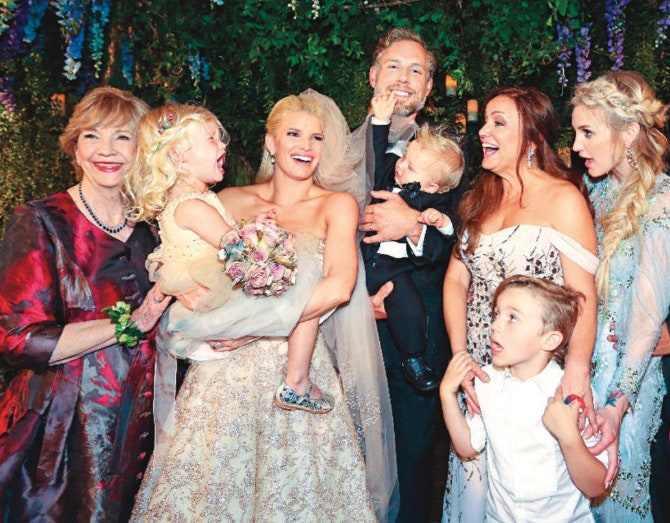 Звезды которые вышли замуж летом 2014 Джессика Симпсон Анджелина Джоли и другие | Tatler