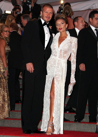 В платье Giorgio Armani и босоножках Jimmy Choo.